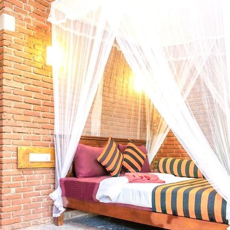 Udessa Rest Ella Apartment Bagian luar foto